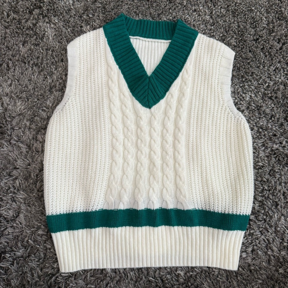 Women's Cable Knit Sweater Vest in White and Green, Size S